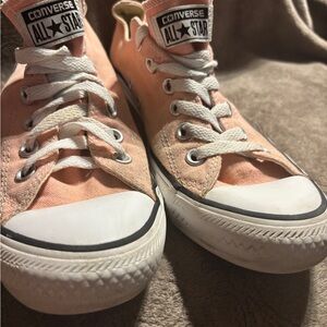 Converse Peach All Star Chuck Taylors Sneakers Women’s size 9/ Men’s size 7